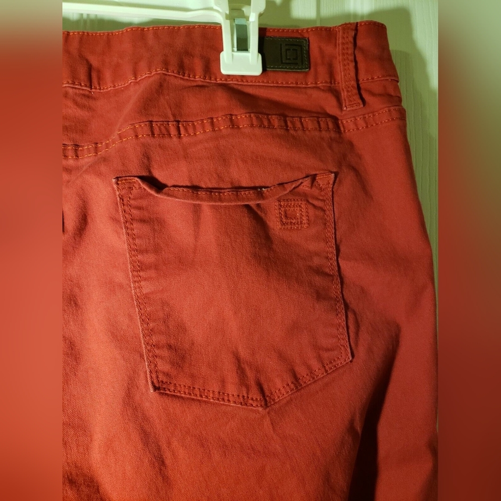 ♥️ LIZ CLAIBORNE RELAXED FIT RED JEANS SIZE 18T 37 W 32 L ♥️ - Picture 3 of 11